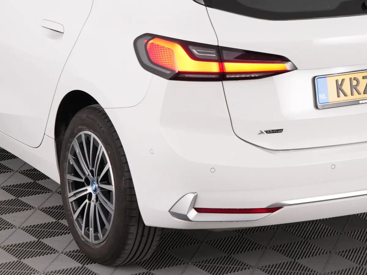 225 xDrive Luxury Line | Keyless | Camera | Sportstoelen | PHEV | !