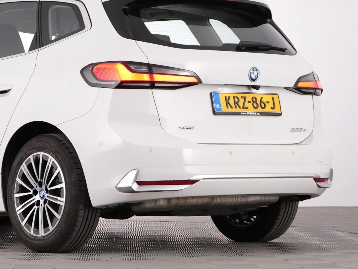 225 xDrive Luxury Line | Keyless | Camera | Sportstoelen | PHEV | !
