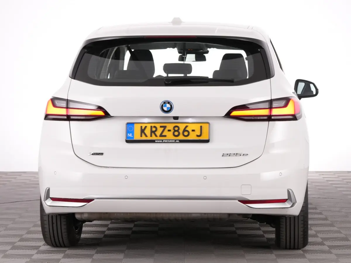 225 xDrive Luxury Line | Keyless | Camera | Sportstoelen | PHEV | !