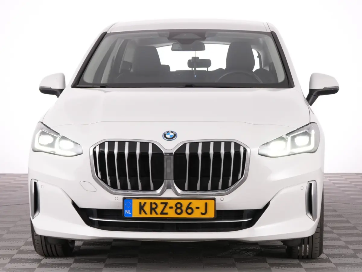 225 xDrive Luxury Line | Keyless | Camera | Sportstoelen | PHEV | !
