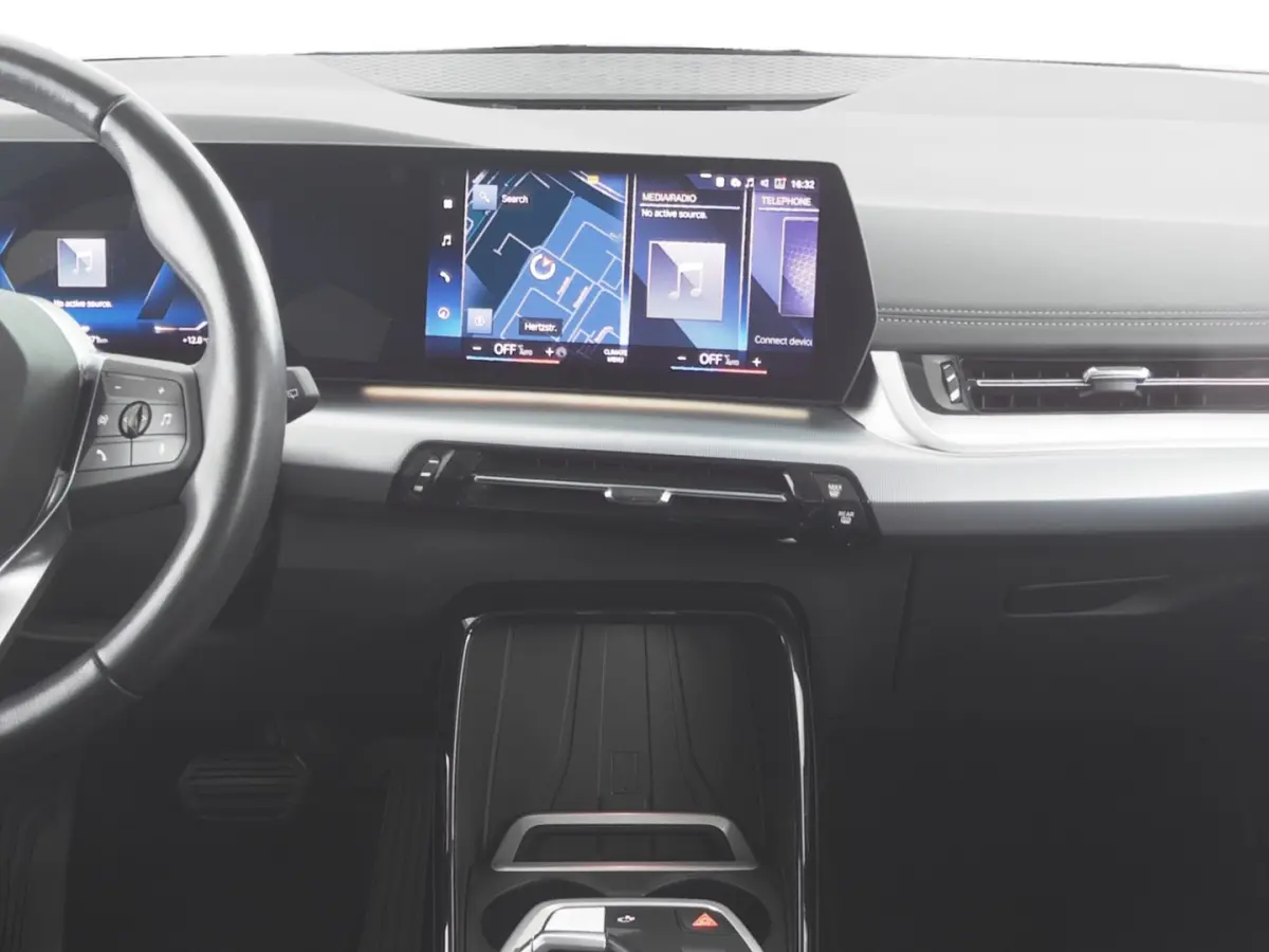 225 xDrive Luxury Line | Keyless | Camera | Sportstoelen | PHEV | !