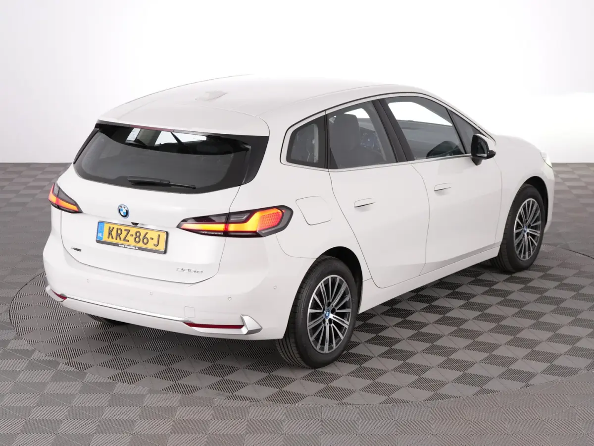 225 xDrive Luxury Line | Keyless | Camera | Sportstoelen | PHEV | !