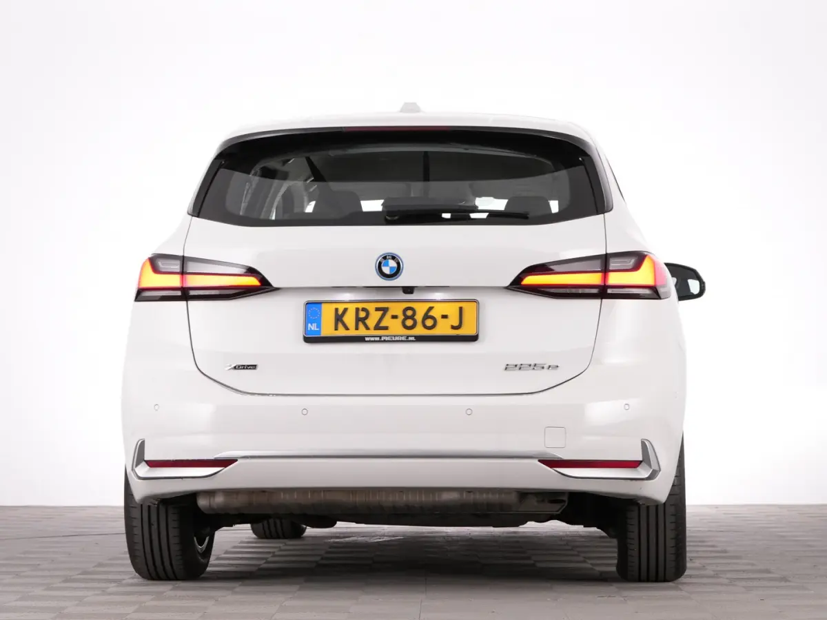 225 xDrive Luxury Line | Keyless | Camera | Sportstoelen | PHEV | !