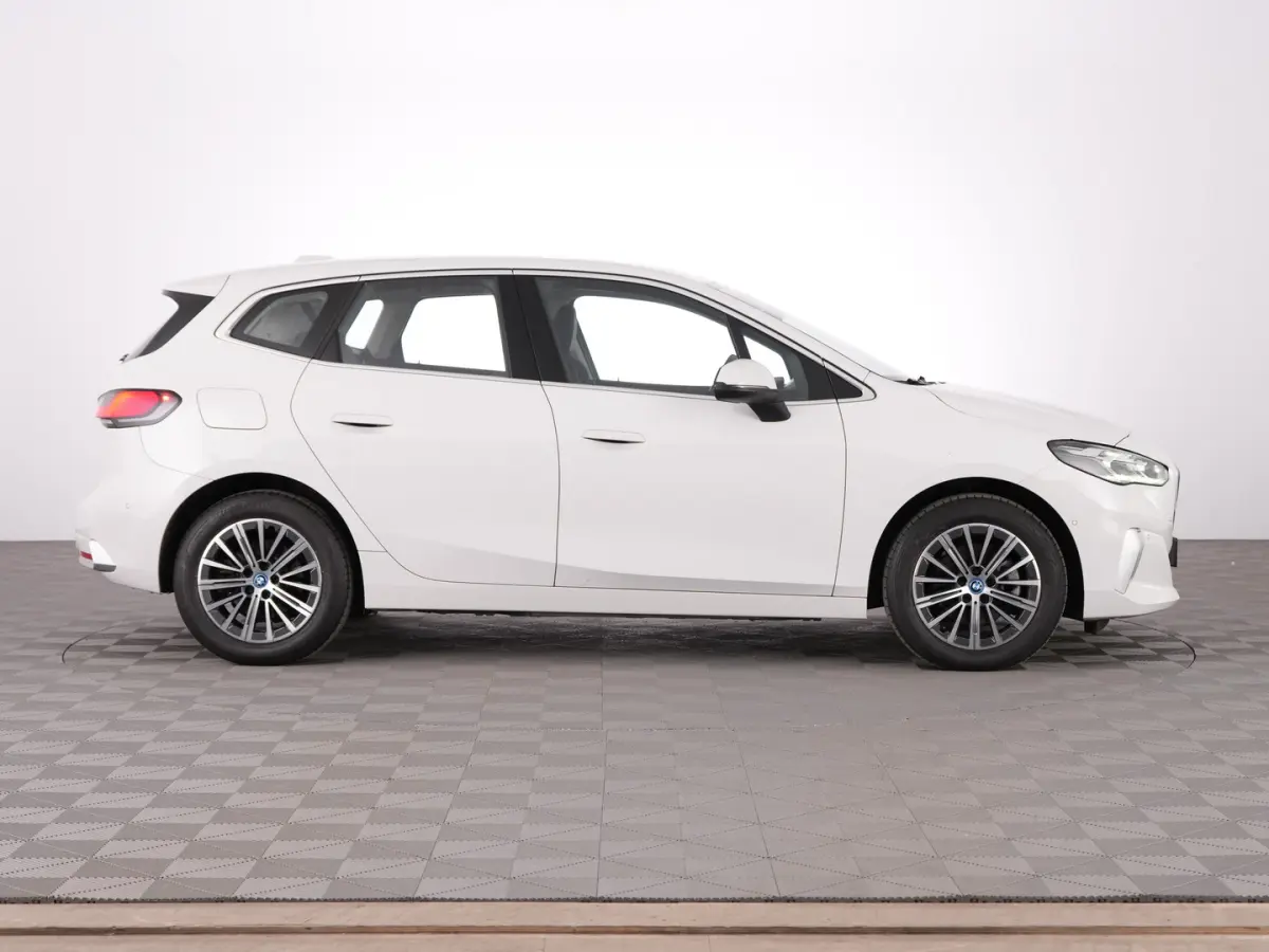 225 xDrive Luxury Line | Keyless | Camera | Sportstoelen | PHEV | !