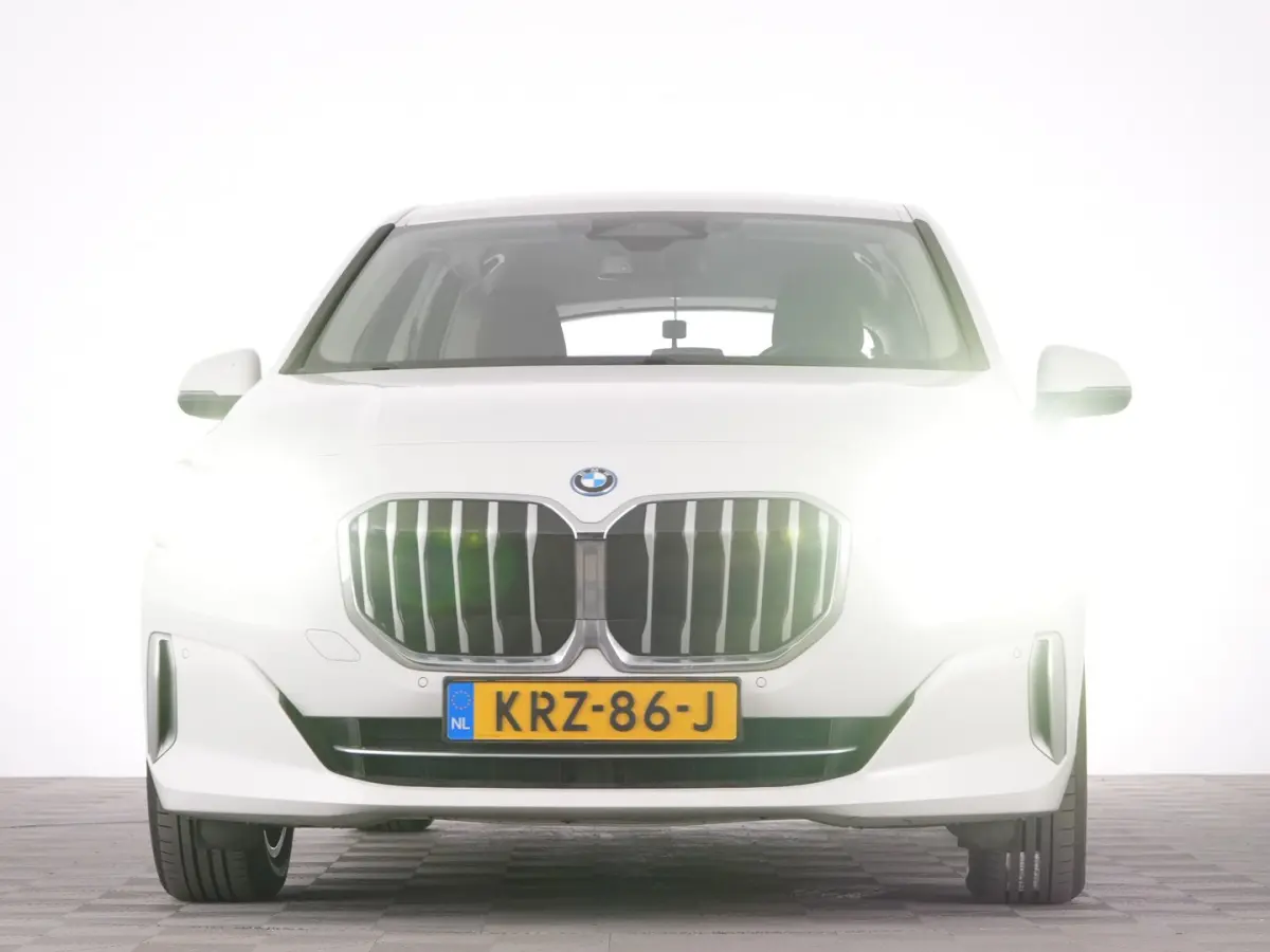225 xDrive Luxury Line | Keyless | Camera | Sportstoelen | PHEV | !