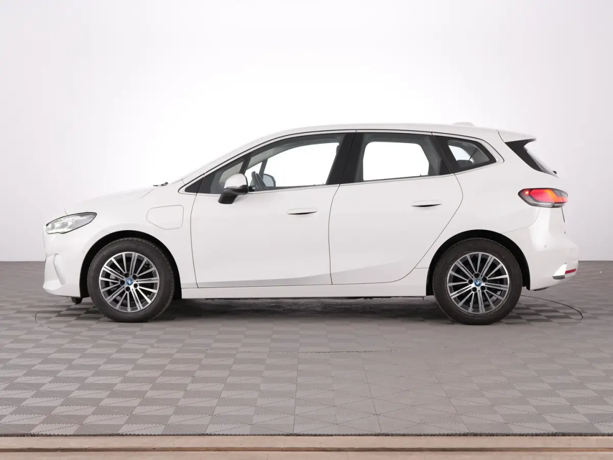 225 xDrive Luxury Line | Keyless | Camera | Sportstoelen | PHEV | !