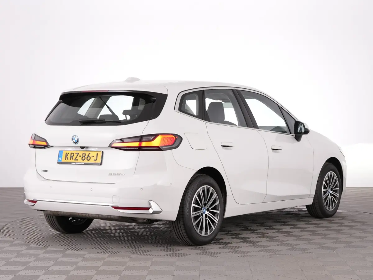 225 xDrive Luxury Line | Keyless | Camera | Sportstoelen | PHEV | !