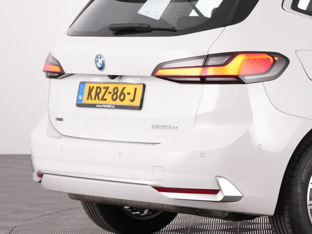 225 xDrive Luxury Line | Keyless | Camera | Sportstoelen | PHEV | !