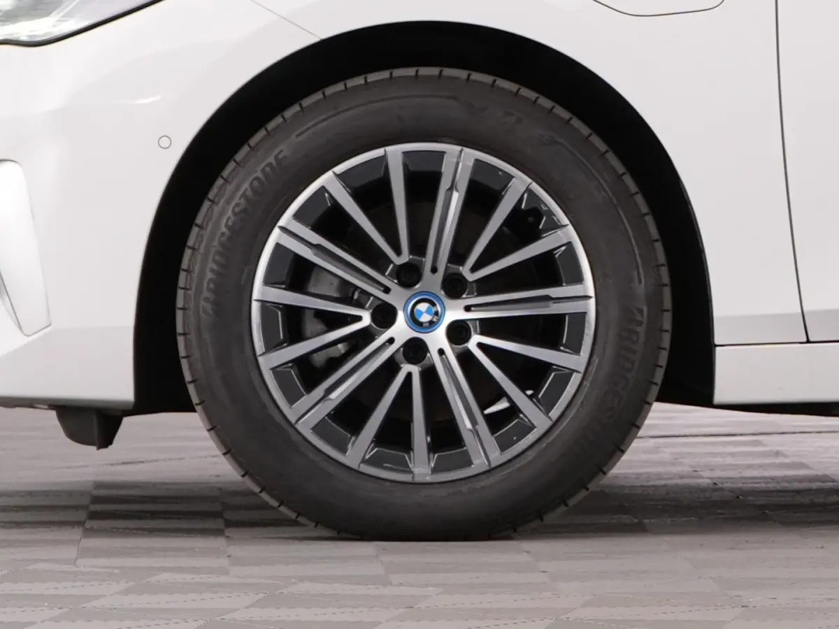225 xDrive Luxury Line | Keyless | Camera | Sportstoelen | PHEV | !