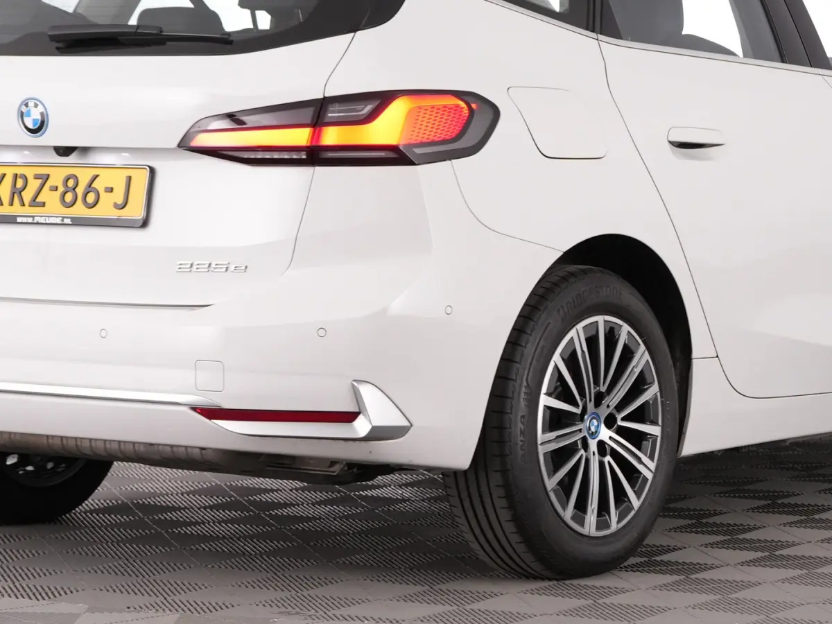 225 xDrive Luxury Line | Keyless | Camera | Sportstoelen | PHEV | !