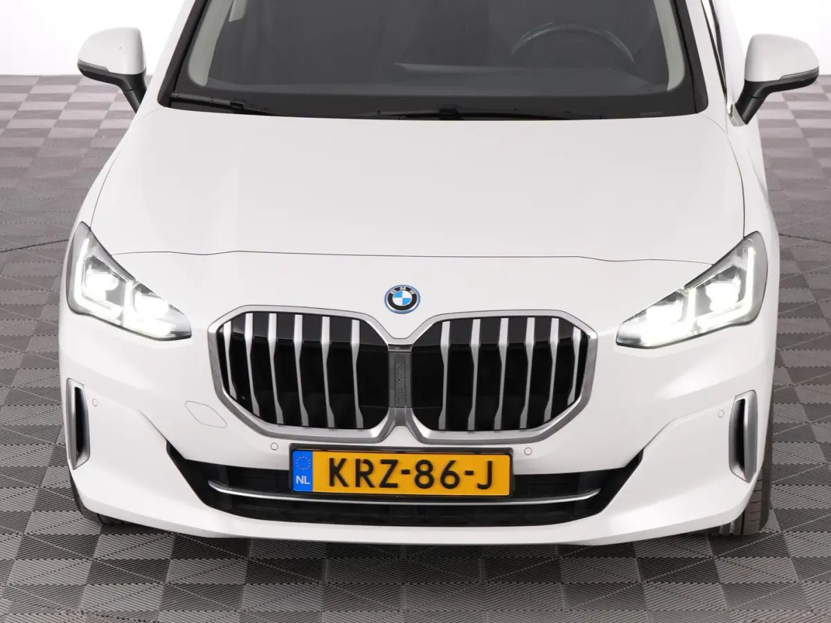 225 xDrive Luxury Line | Keyless | Camera | Sportstoelen | PHEV | !