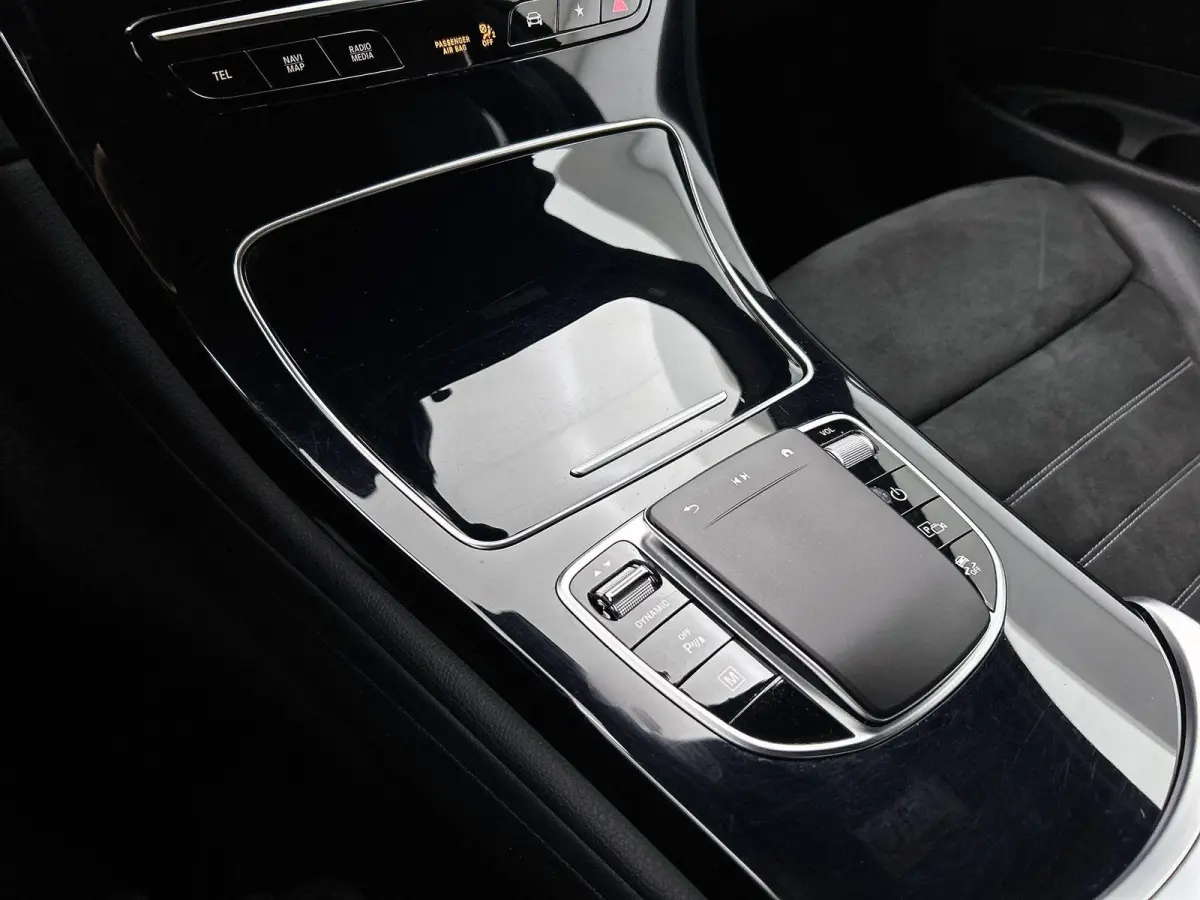 4MATIC AMG Line | 360 CAMERA | HEAD-UP | SFEERVERLICHTING | APPLE CARPLAY / ANDROID AUTO | NAVIGATIE | STOELVERWARMING |