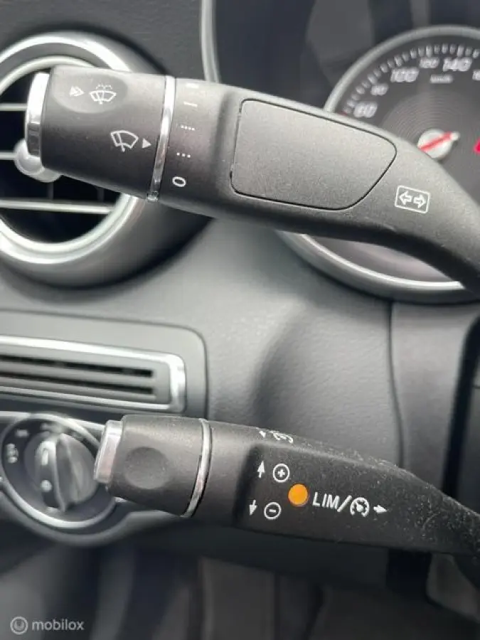 180 Premium Plus Stoel/Nekverw. AMG