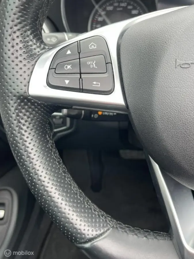 180 Premium Plus Stoel/Nekverw. AMG