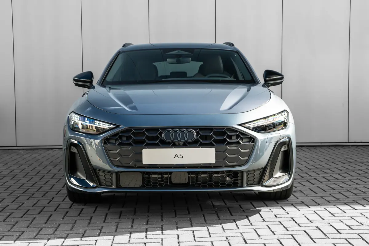 S edition | Adaptive cruise control | Aluminium optiek in het interieur | Audi smartphone interface