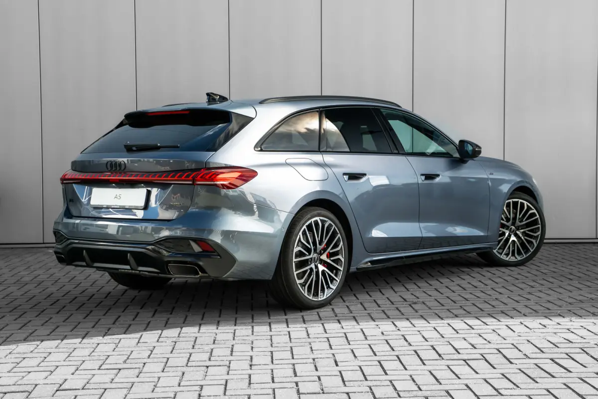 S edition | Adaptive cruise control | Aluminium optiek in het interieur | Audi smartphone interface