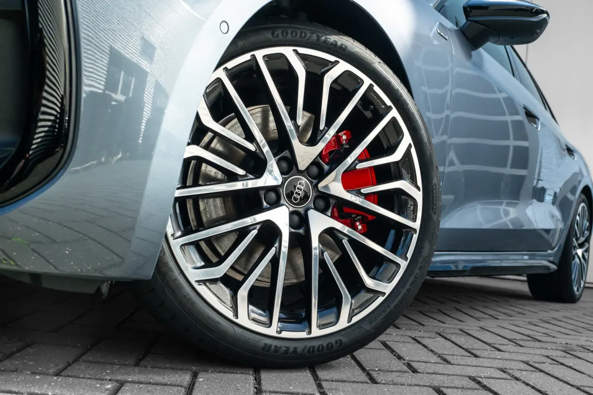 S edition | Adaptive cruise control | Aluminium optiek in het interieur | Audi smartphone interface
