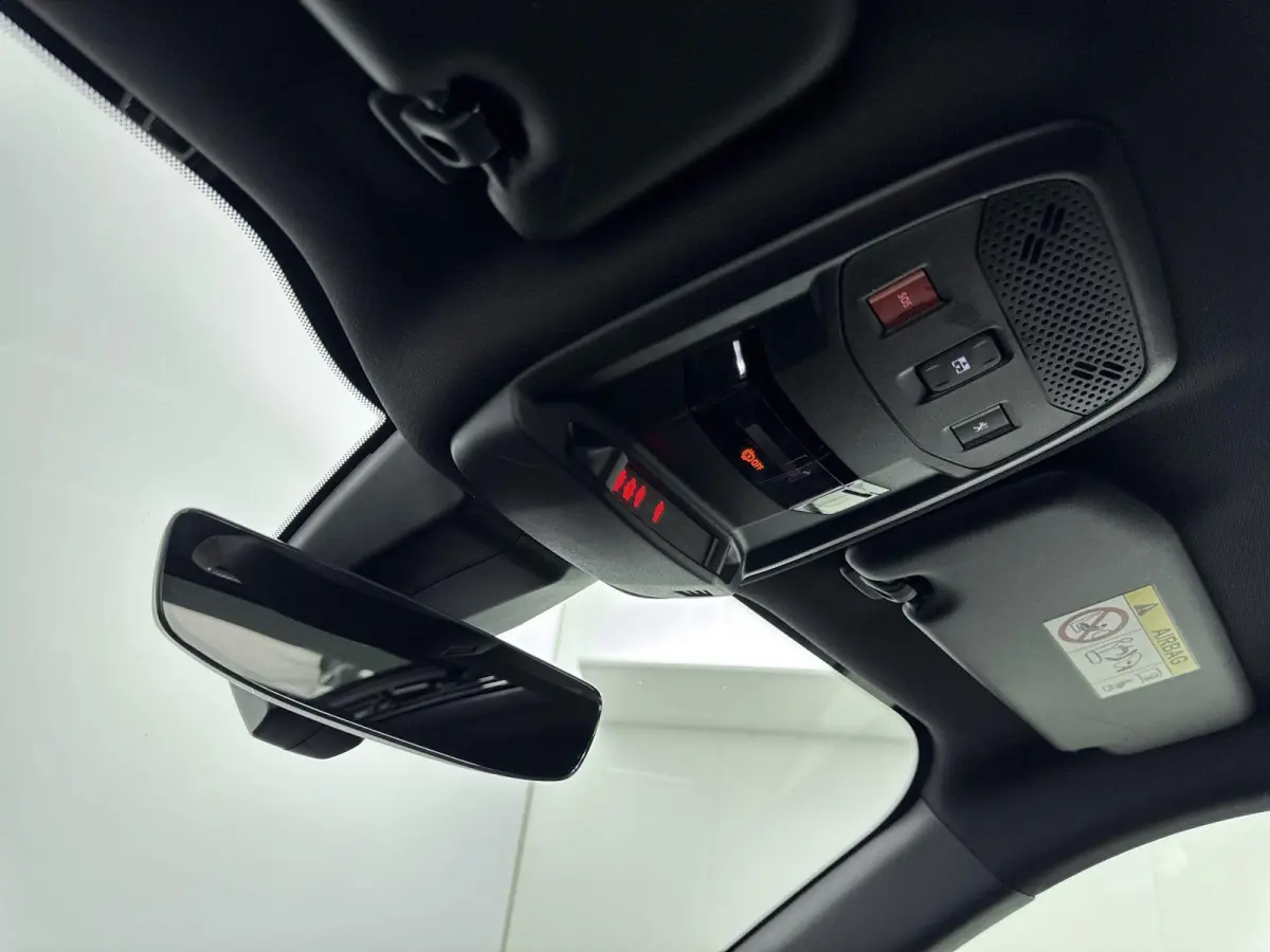 SUV EV GT Pack 50 kWh 136pk | ACCU 95% | Panorama/Schuifdak | Cruise Control Adaptief | Stoelverwarming | All Season Banden