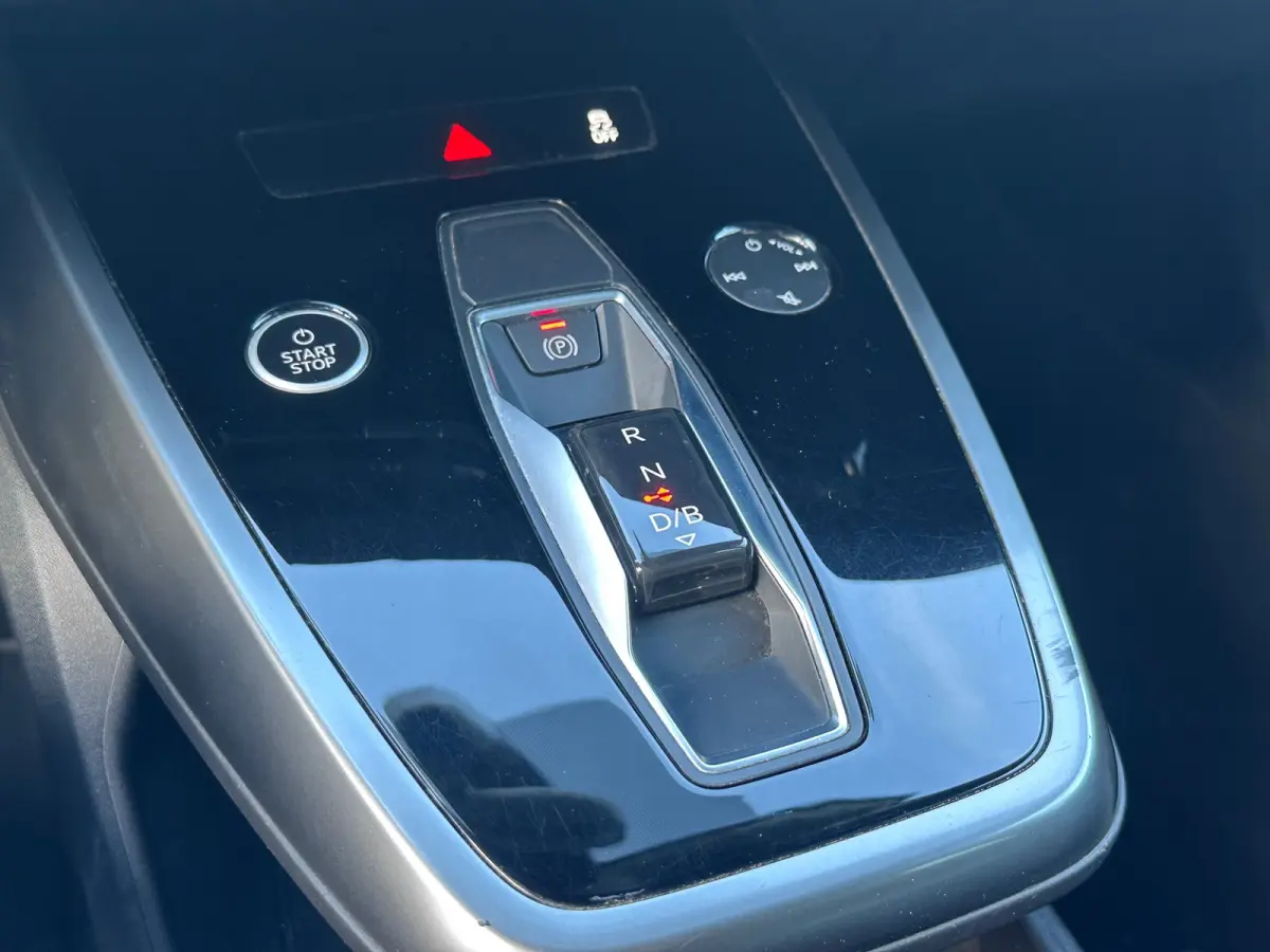 40 Launch edition Advanced 77 kWh FASE 3 Dealer ond