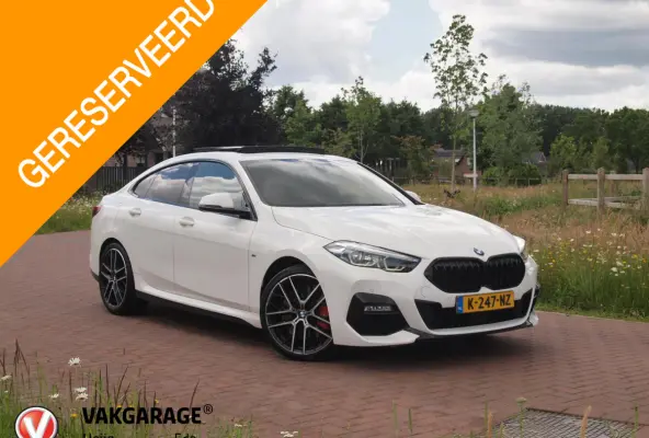 218i High Executive Edition | M-Performance Pakket | Panoramadak | Camera | Trekhaak | Sfeerverlichting | Apple Carplay |