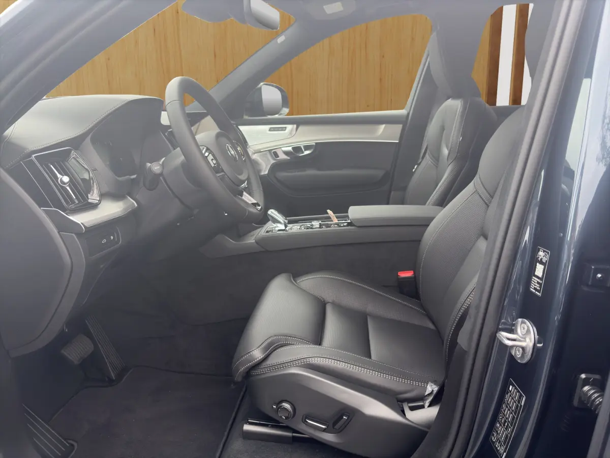 2.0 T8 Plug-in hybrid AWD Ultra Black Ed. Exec. | Bowers & Wilkins | Stoel + Stuur Verwarming | Luchtvering | BLIS | 360 Camera |
