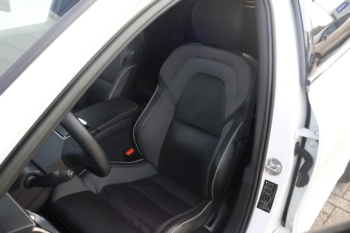 2.0 T6 Plug-in hybrid AWD Plus Dark | Long Range | VolvoSelekt! | R-Design