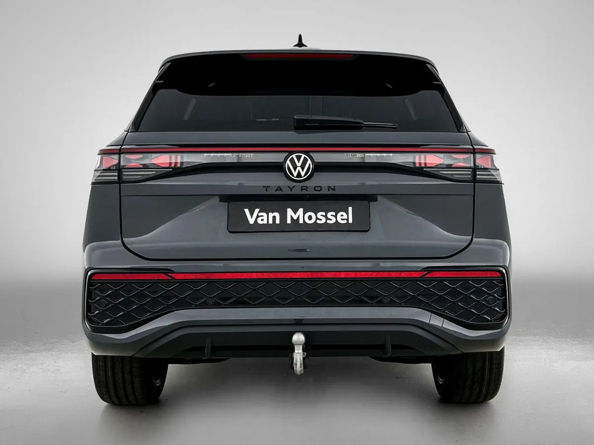 1.5 eHybrid R-Line Edition 204 PK | Automaat | Panoramaschuif-kanteldak | Trekhaak inklapbaar | 360 graden camera | Head-updisplay | IQ.LIGHT | Climatronic | Voorstoelen met massagefunctie |