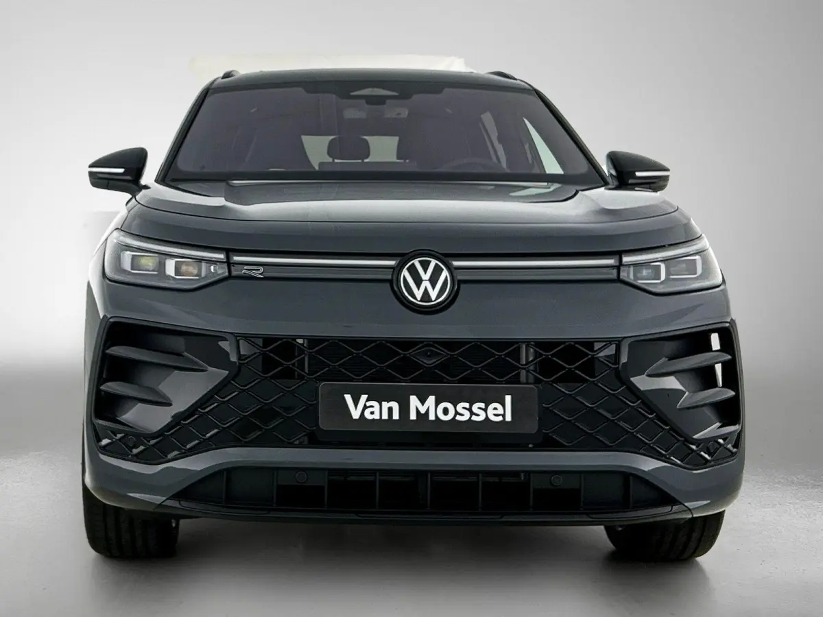 1.5 eHybrid R-Line Edition 204 PK | Automaat | Panoramaschuif-kanteldak | Trekhaak inklapbaar | 360 graden camera | Head-updisplay | IQ.LIGHT | Climatronic | Voorstoelen met massagefunctie |