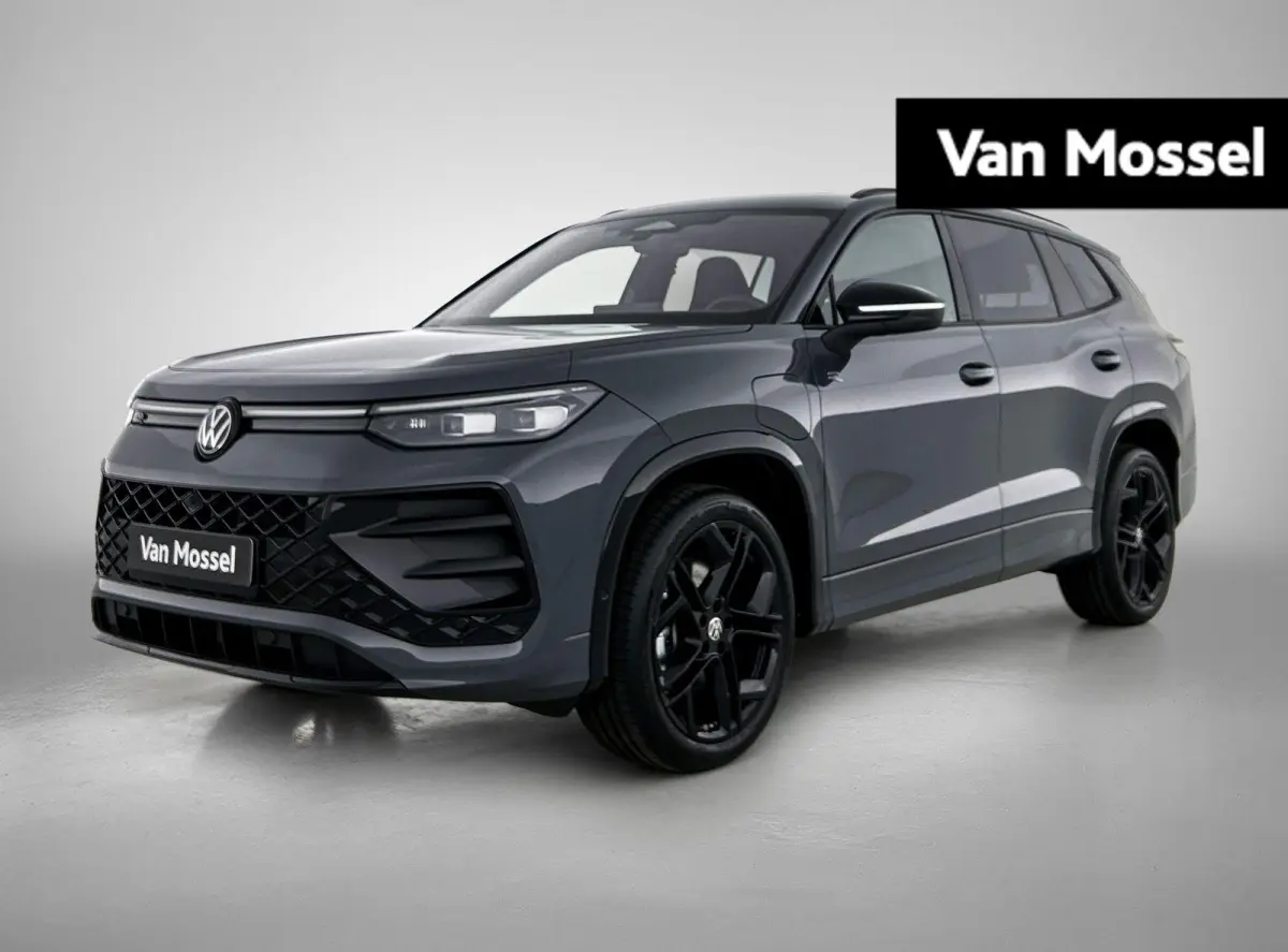 1.5 eHybrid R-Line Edition 204 PK | Automaat | Panoramaschuif-kanteldak | Trekhaak inklapbaar | 360 graden camera | Head-updisplay | IQ.LIGHT | Climatronic | Voorstoelen met massagefunctie |