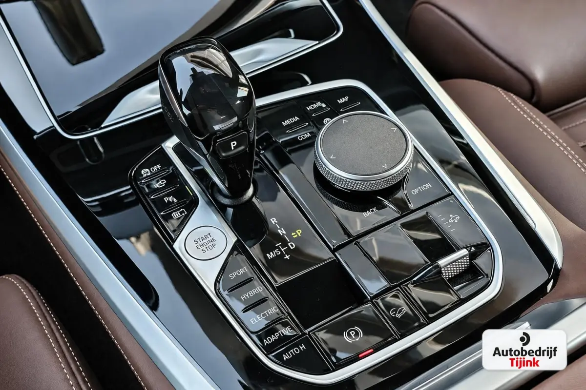xDrive45e High Executive M-Sport | Luchtvering |  Elek. trekhaak | Safety pack | Achterasbesturing | HUD | M aerodynamica | Leder |