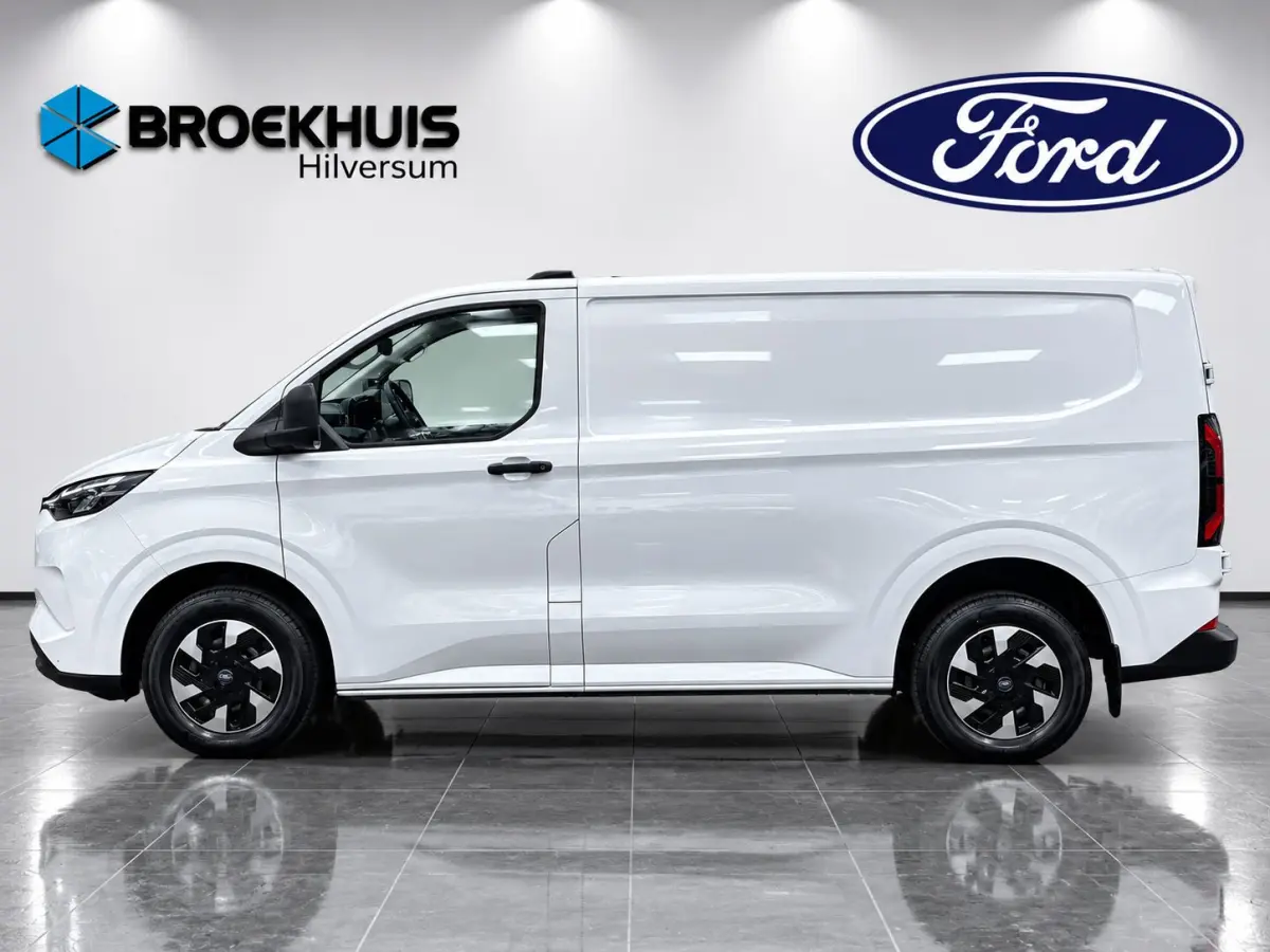320 L1H1 136pk Trend 71 kWh | Nieuw! | WLTP range 370km | Ford Protect 2+3 jaar | Laadruimte afwerking |