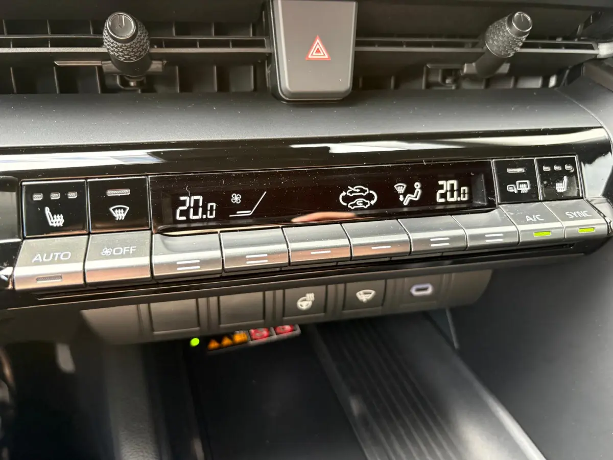 1.8 Hybrid 140PK First Edition Bi-Tone/Winter-pack/Gr.-navigatie/Elektr.klep/Camera/Adapt.-cruise