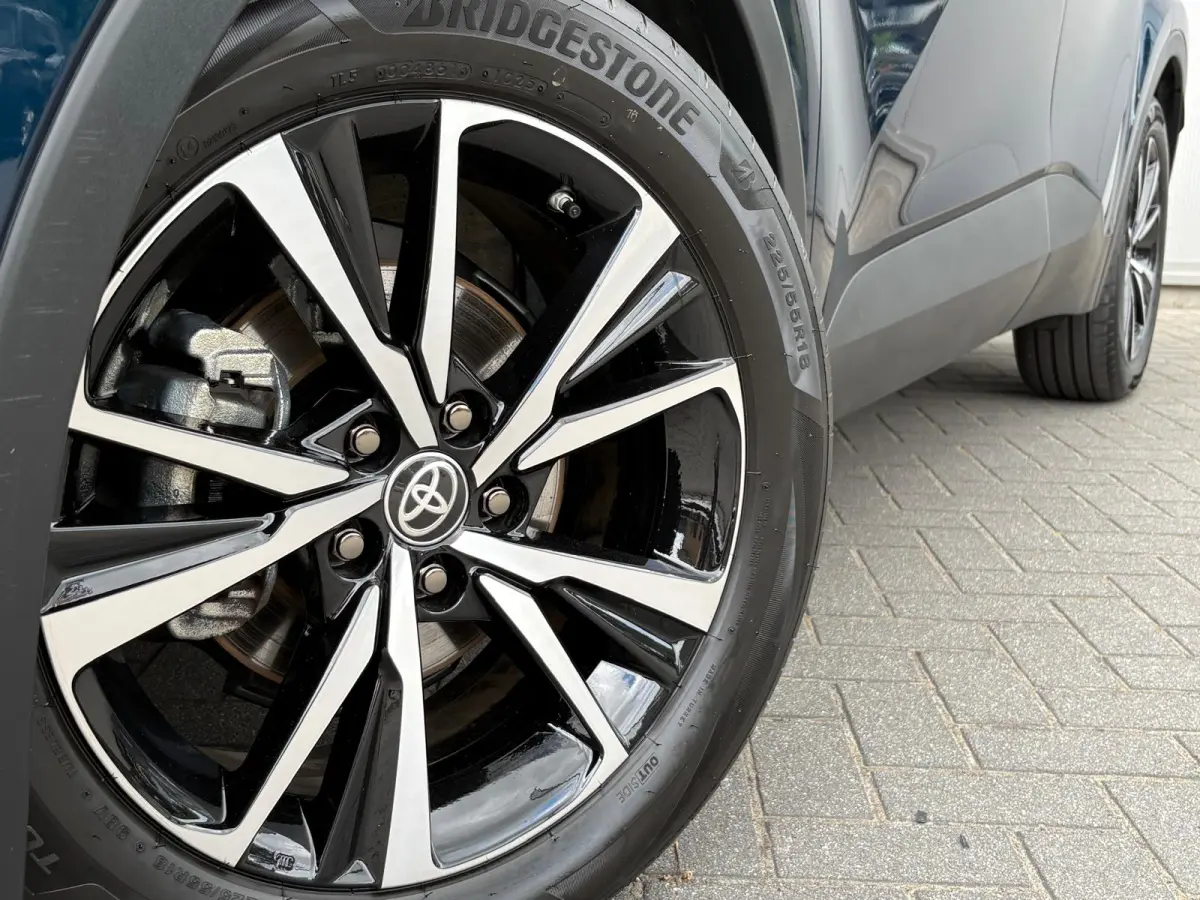 1.8 Hybrid 140PK First Edition Bi-Tone/Winter-pack/Gr.-navigatie/Elektr.klep/Camera/Adapt.-cruise