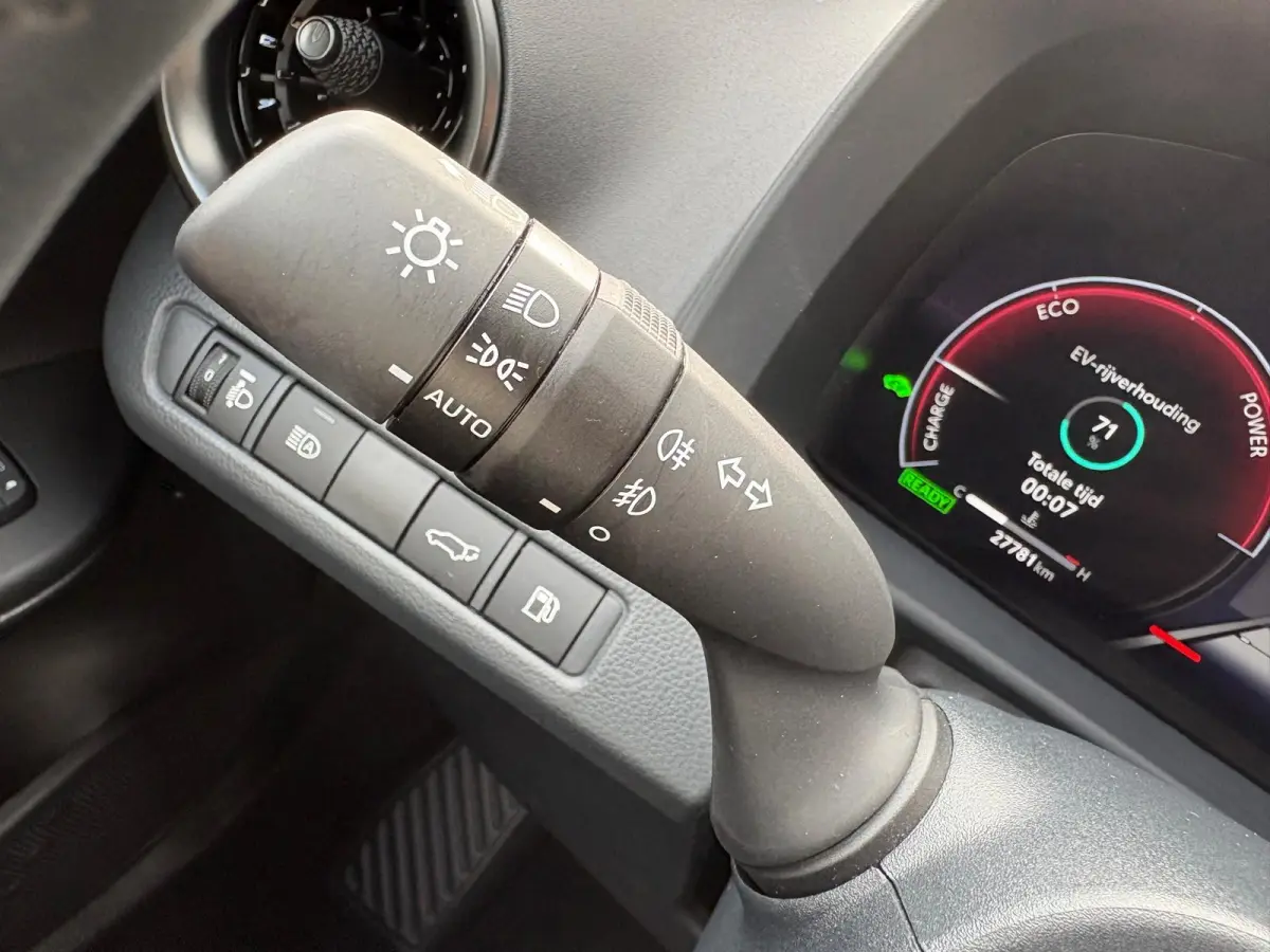 1.8 Hybrid 140PK First Edition Bi-Tone/Winter-pack/Gr.-navigatie/Elektr.klep/Camera/Adapt.-cruise