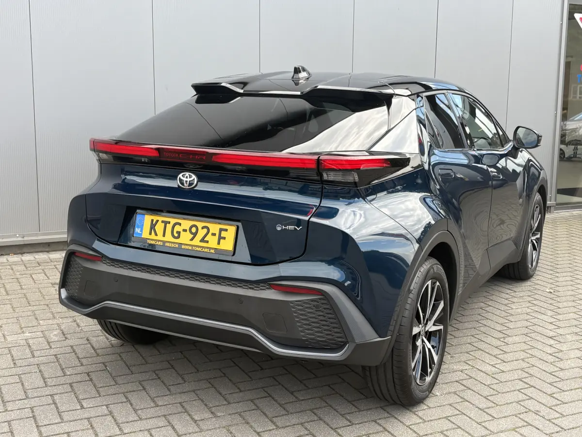 1.8 Hybrid 140PK First Edition Bi-Tone/Winter-pack/Gr.-navigatie/Elektr.klep/Camera/Adapt.-cruise