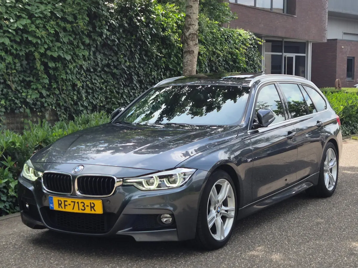 320i M Sport High Ex Panorama A CarPlay Keyless Virtual dash Camera Touring