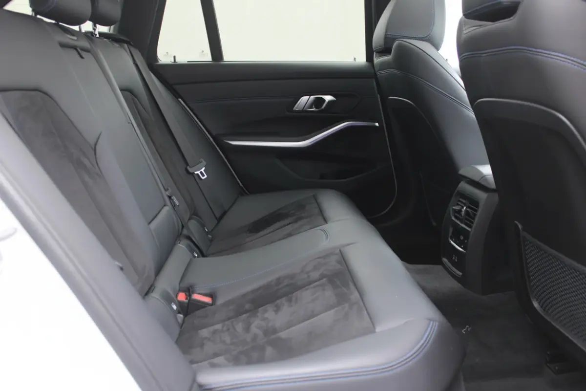 330e High Executive M-SPORT SHADOW PANORAMADAK MEMORY 360-CAMERA KEY-LESS CARPLAY TREKHAAK