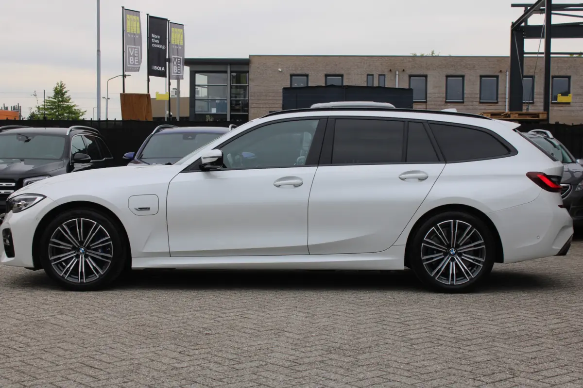 330e High Executive M-SPORT SHADOW PANORAMADAK MEMORY 360-CAMERA KEY-LESS CARPLAY TREKHAAK