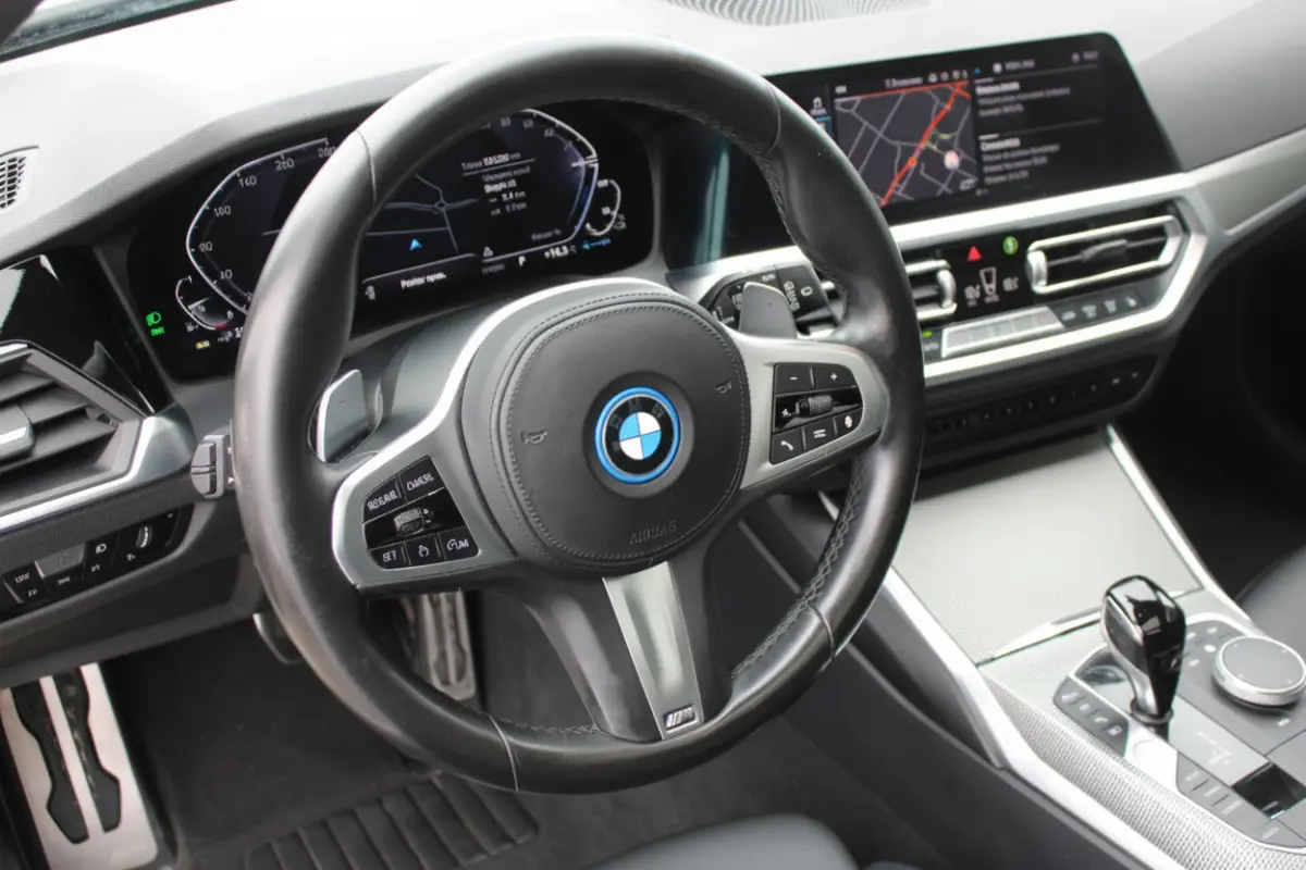 330e High Executive M-SPORT SHADOW PANORAMADAK MEMORY 360-CAMERA KEY-LESS CARPLAY TREKHAAK