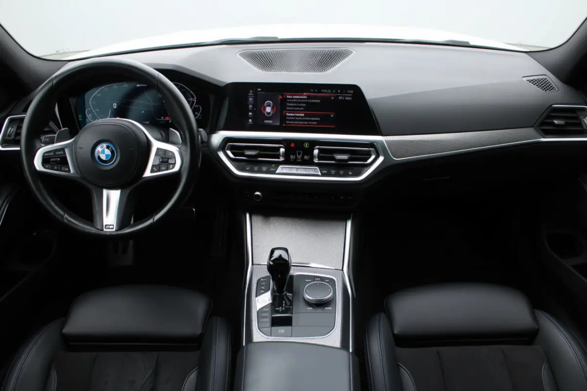 330e High Executive M-SPORT SHADOW PANORAMADAK MEMORY 360-CAMERA KEY-LESS CARPLAY TREKHAAK