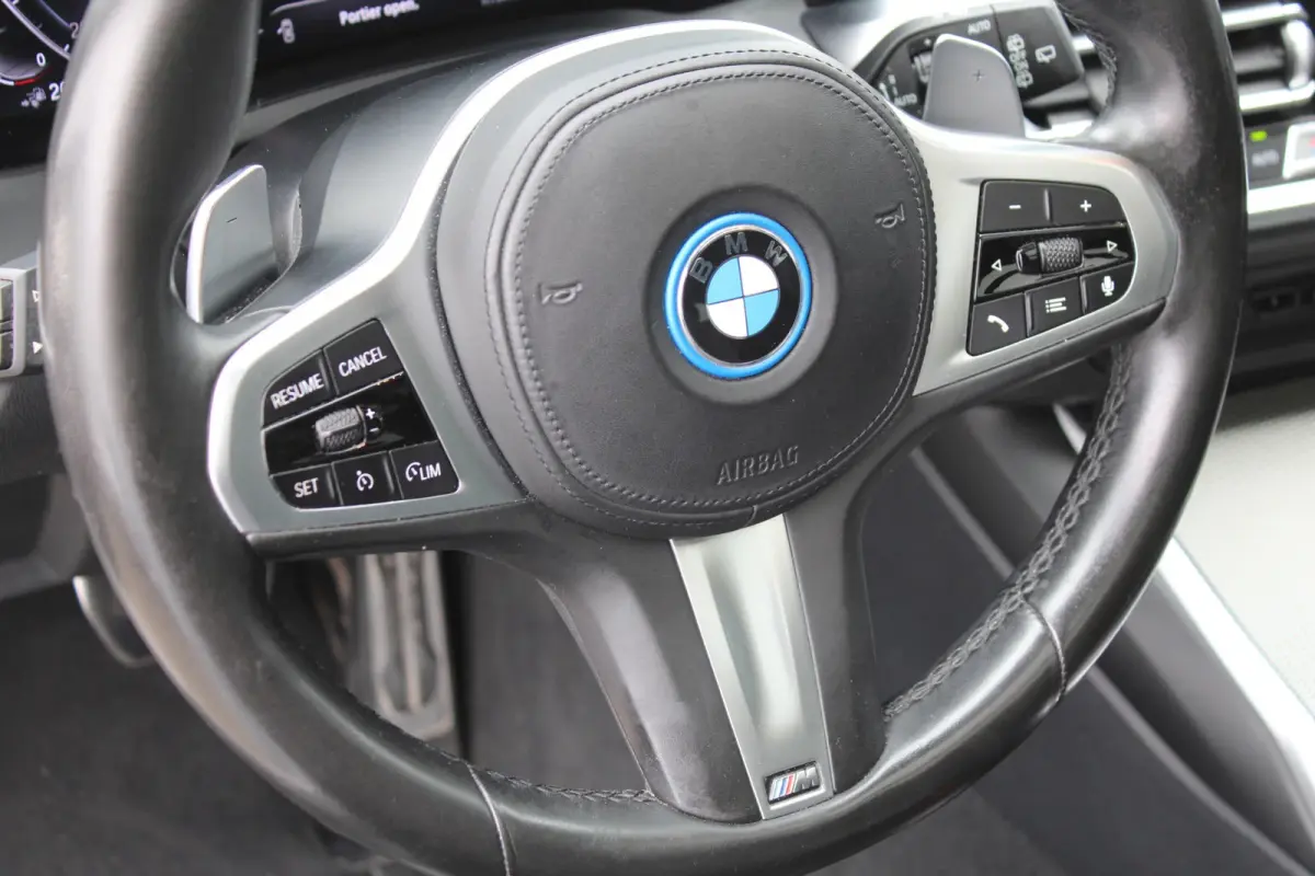 330e High Executive M-SPORT SHADOW PANORAMADAK MEMORY 360-CAMERA KEY-LESS CARPLAY TREKHAAK