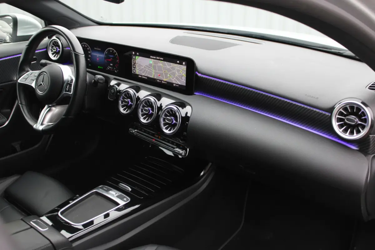 250e AUT8 Luxury Line (FACELIFT) LEDER SFEER NAVI TREKHAAK
