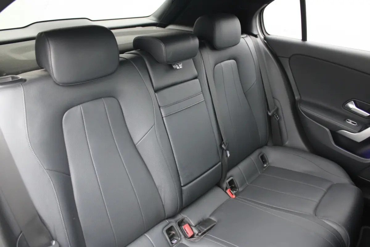 250e AUT8 Luxury Line (FACELIFT) LEDER SFEER NAVI TREKHAAK