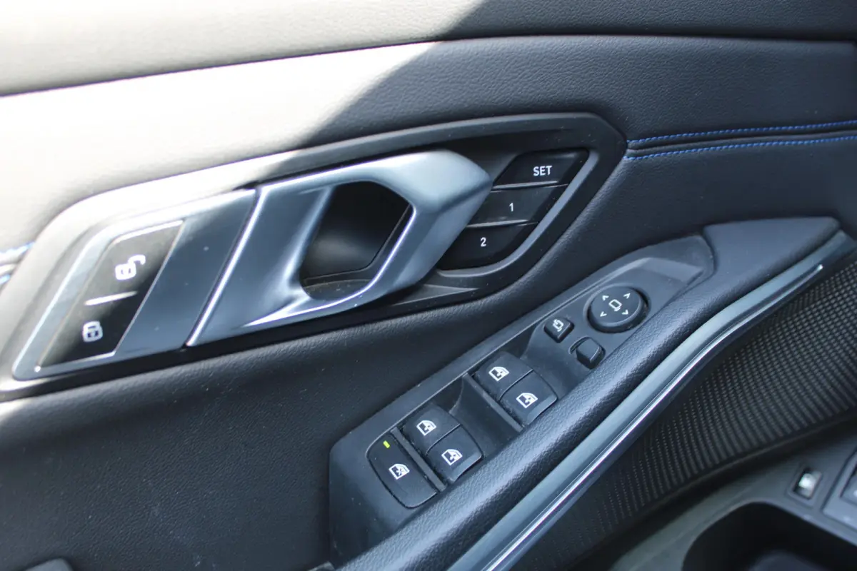 330e High Executive M-SPORT PANORAMADAK MEMORY KEY-LESS CAMERA CARPLAY