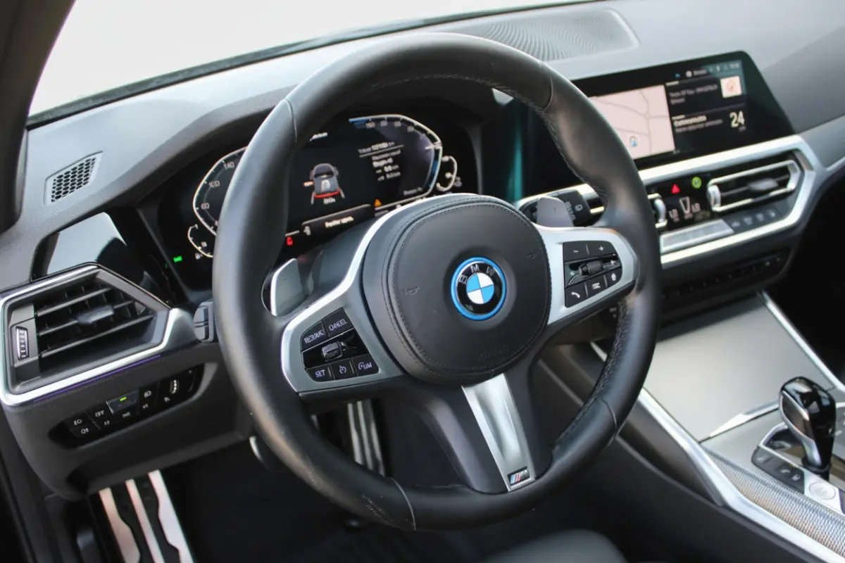 330e High Executive M-SPORT PANORAMADAK MEMORY KEY-LESS CAMERA CARPLAY