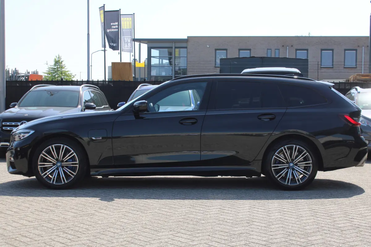 330e High Executive M-SPORT PANORAMADAK MEMORY KEY-LESS CAMERA CARPLAY