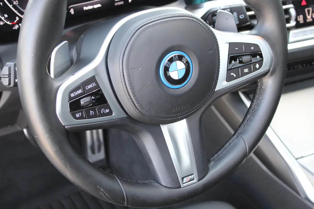 330e High Executive M-SPORT PANORAMADAK MEMORY KEY-LESS CAMERA CARPLAY