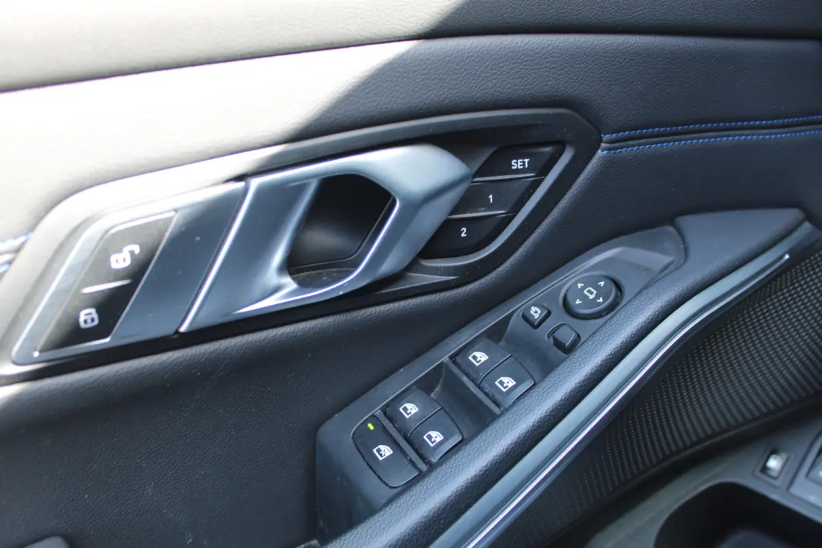 330e High Executive M-SPORT PANORAMADAK MEMORY KEY-LESS CAMERA CARPLAY