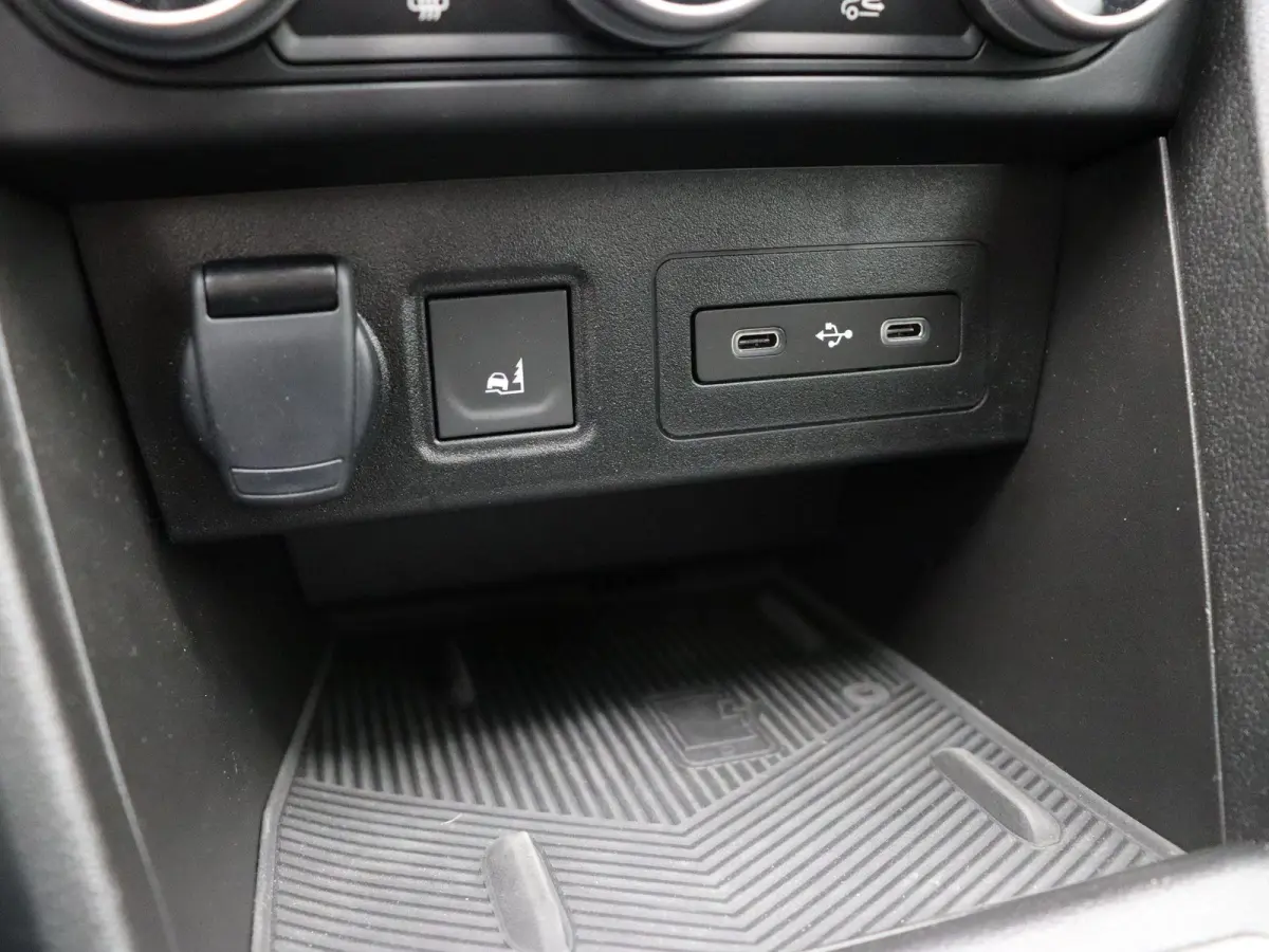 TCe 110pk limited edition | Camera's rondom | Climate control | Dodehoek sensor | Lichtmetalen velgen |