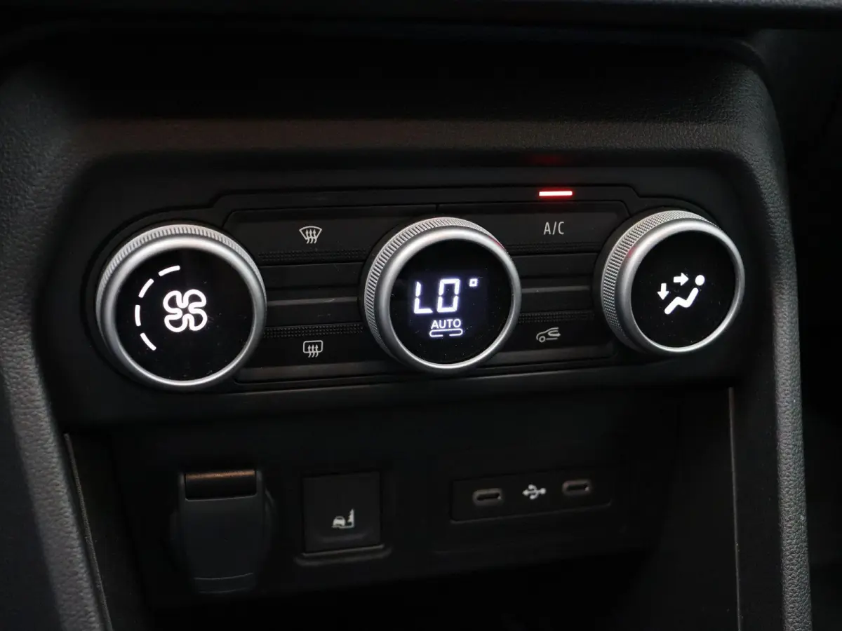 TCe 110pk limited edition | Camera's rondom | Climate control | Dodehoek sensor | Lichtmetalen velgen |